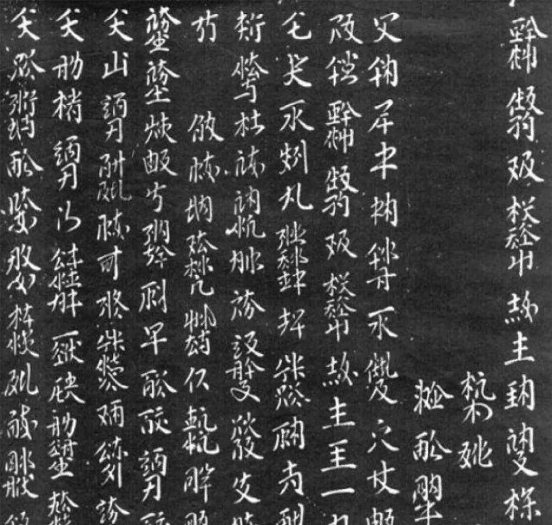 这些“方块字”看着似曾相识，但是一个也不认识。这是辽国契丹人使用了几百年的文字，