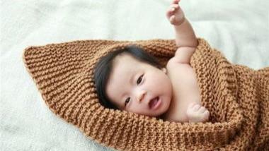 宝宝睡觉手脚露在外，真的会着凉吗？