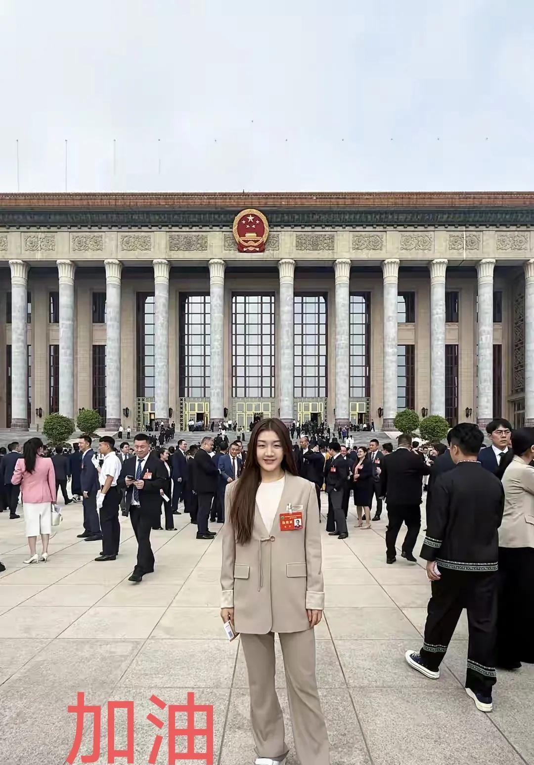 时隔大半年的时间，终于看到了奥运冠军陈梦参加公开活动了，从巴黎奥运会后，基本上很