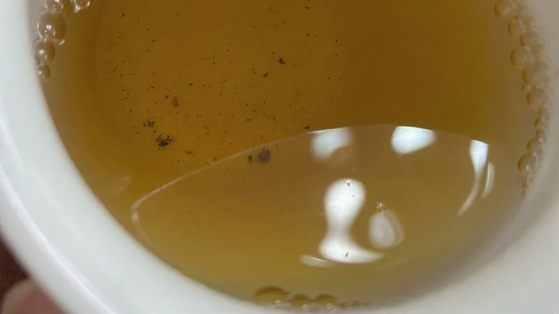 绿茶茶汤中有黑点，是茶厂卫生太差吗？品牌茶卫生条件就可信吗？