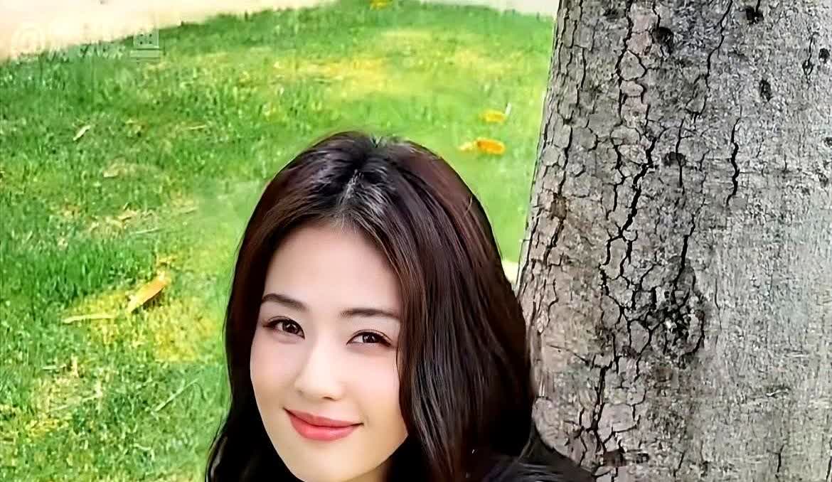 别再被白鹿骗了，这才是真实的白鹿。

之前有次采访曾舜希就爆料，说白鹿在剧组