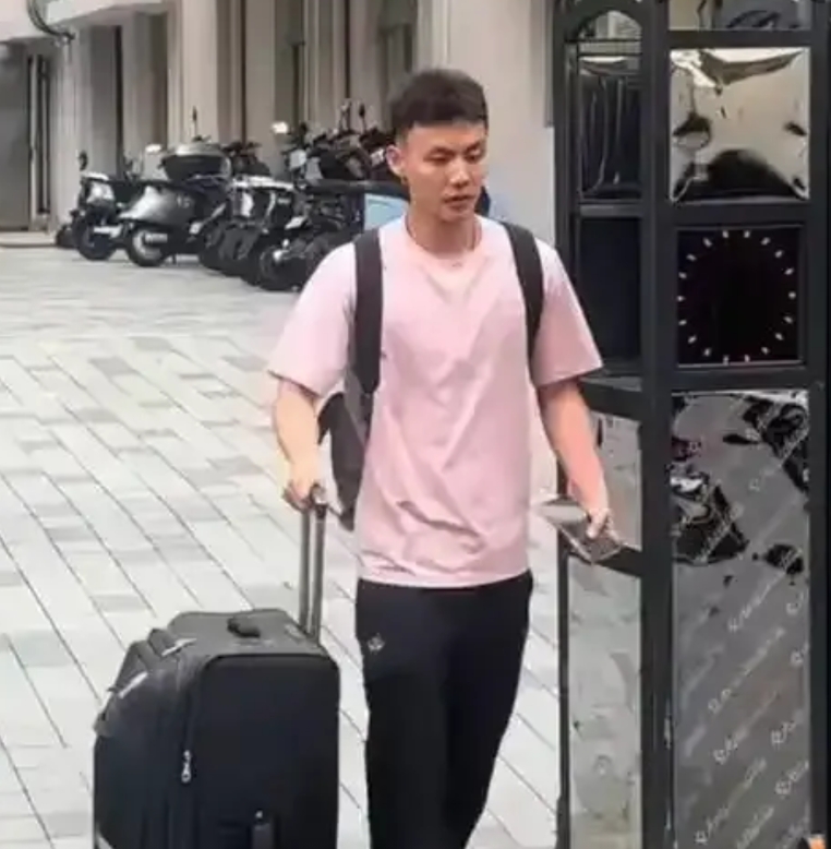 假期的三个篮球传闻！

1. 上海求购徐杰，年薪开到三年1500万；

2. 辽