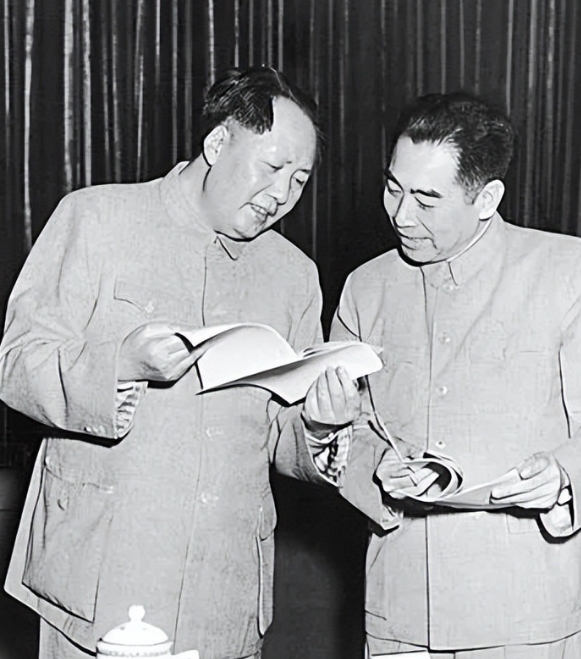 1961年，毛主席和周总理大吵一架，随后毛主席反问一句:“你吃了吗?“就让周总理