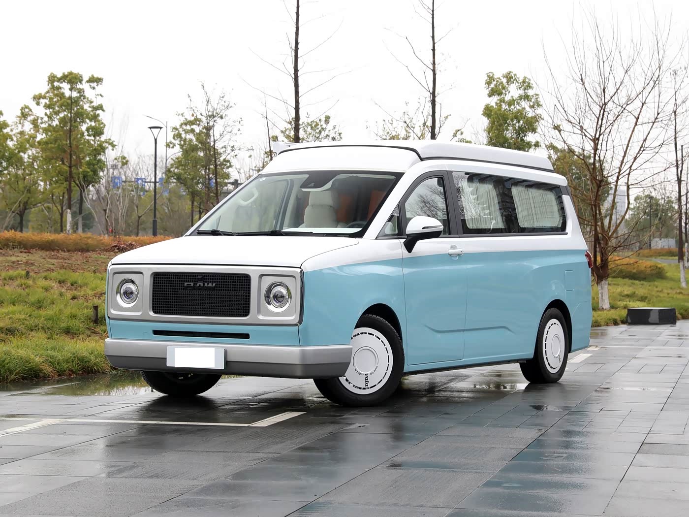 复古纯电MPV上市！外观很复古，配斜升顶设计+侧滑门，续航5