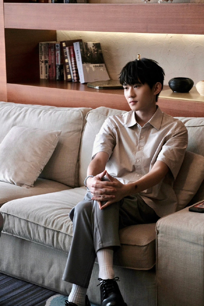 有没有人告诉我这位是好像都没有听过他的名字为什么大家都情绪比较激动