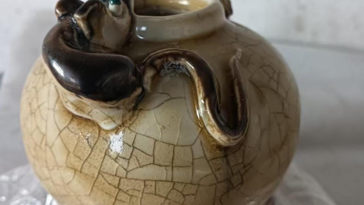 哥窑蛇鼠纹水盂：冰裂纹里的生灵叙事与文明密码