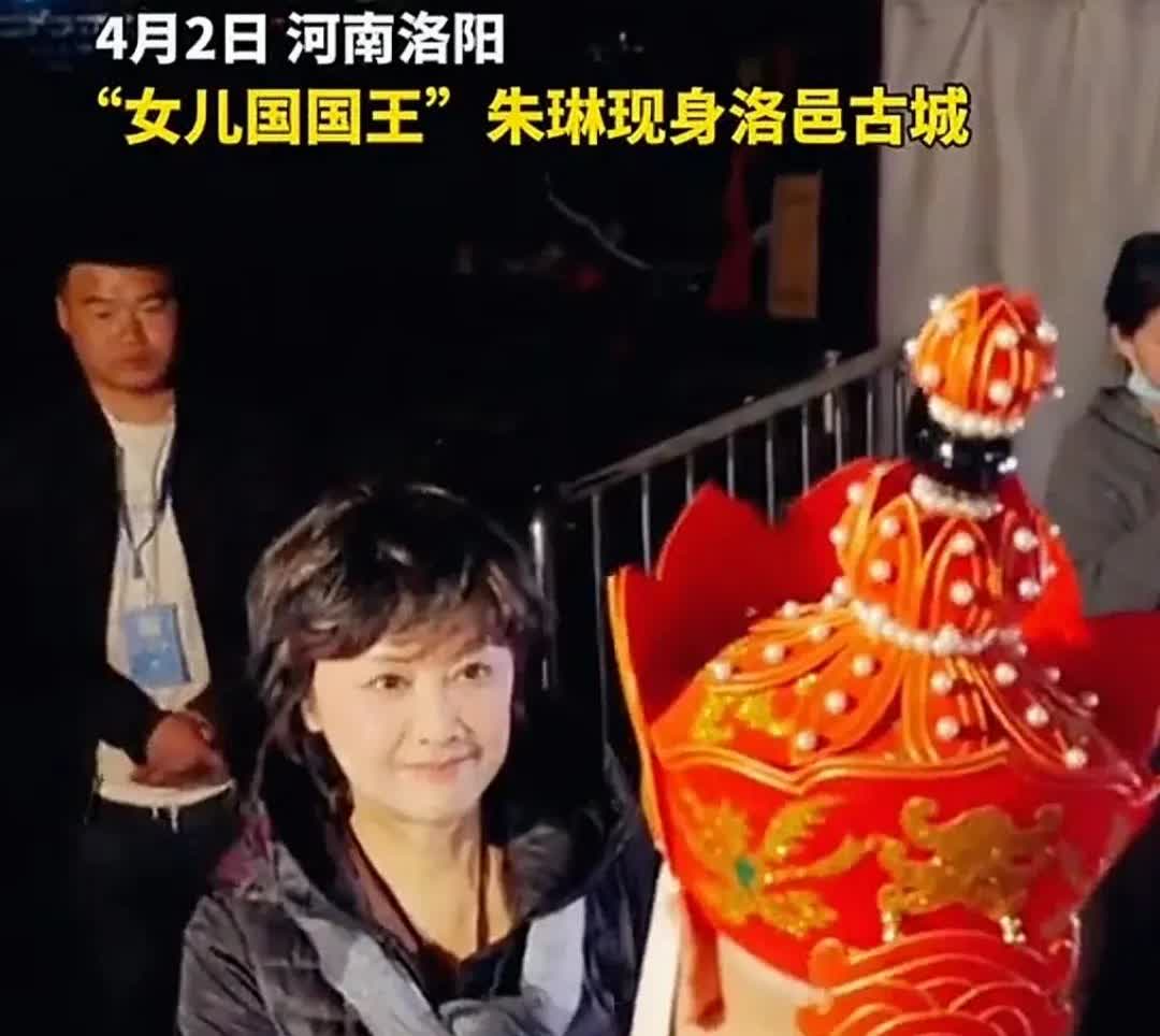 看到72岁的这张图
喜欢朱琳的和不喜欢的都沉默了
不论过去多久，女儿国国王对