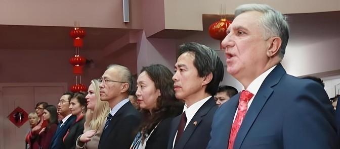 1991年，200名乌克兰专家来中国做出巨大贡献后，在采访中竟然嚎啕大哭。他们在