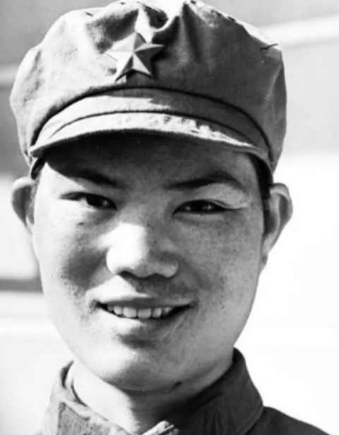 1971年23岁女干部李玉枝嫁给了一个战斗英雄，婚后她睡觉时，竟拿布条将自己和英