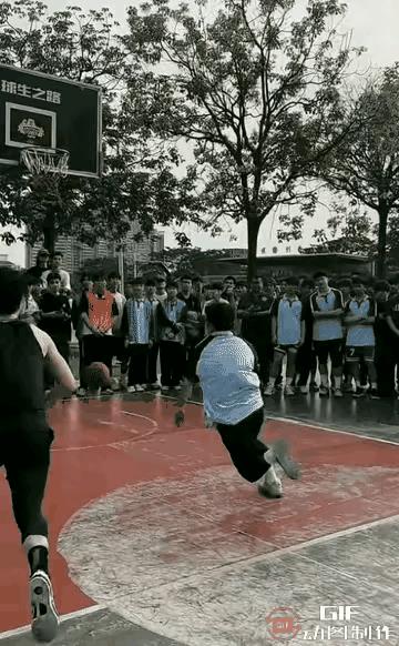 滞空太牛了，再长高点，一个国产威少就出来了。