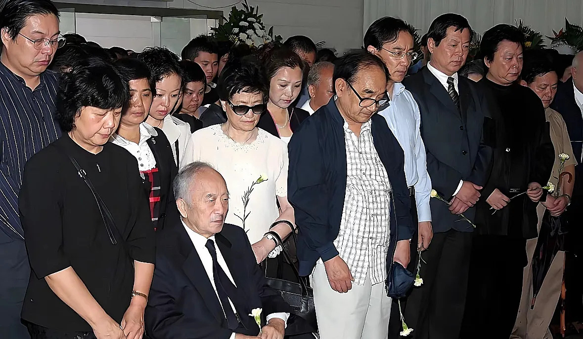 李兆基重情重义真兄弟











李兆基到底有多仗义？你敢信，霍英东去