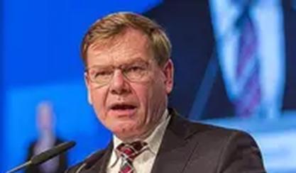 德国外长为德国总理脸上贴金：默茨改变了特朗普对普京的态度。
瓦德富尔强调，默茨在