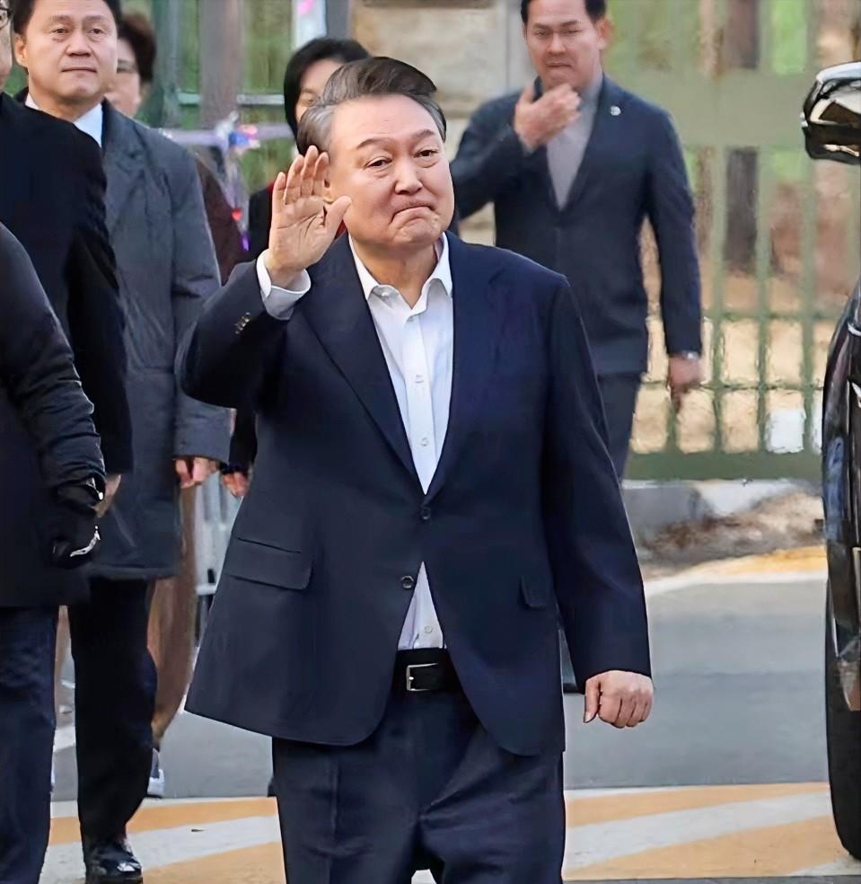 彻底凉凉了！当地时间本月10号，韩国总统李在明直接签署通过了三项法案，其中，有两