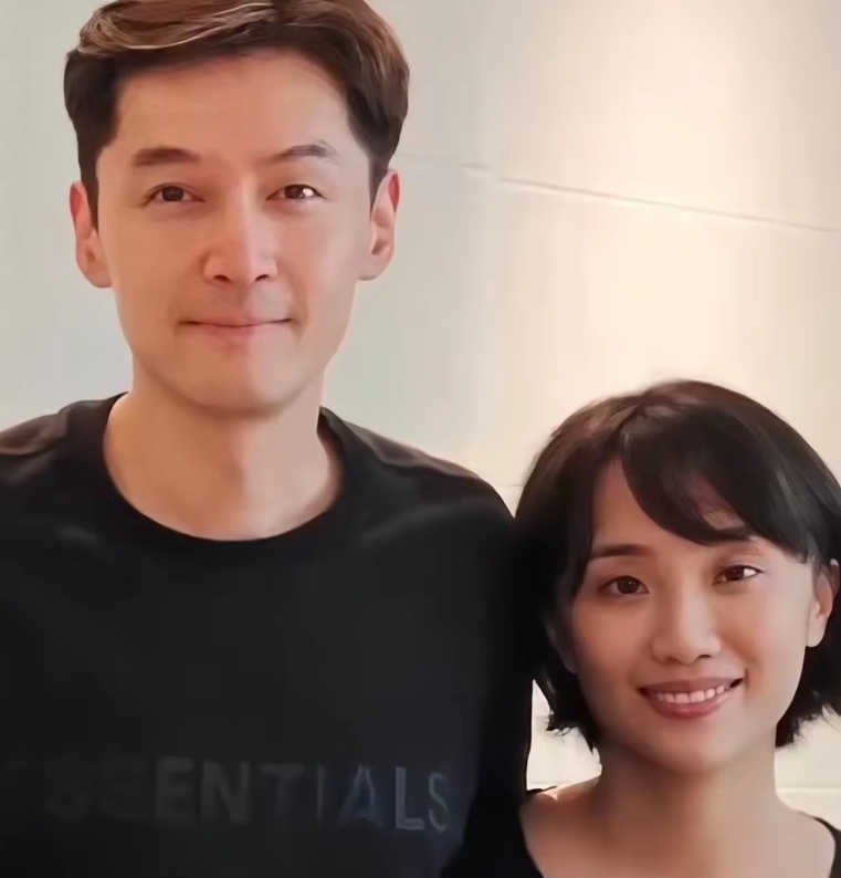 胡歌绝对是娱乐圈中的好男人一枚！胡歌太精神啦！长的帅气，对家庭负责人，是一位优秀