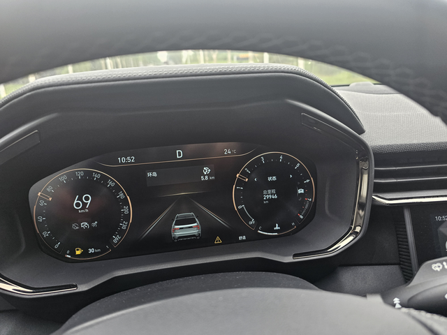 偷偷更新了第一次用这个模式
导航没有仪表盘全屏，车模型两旁会识别车道变亮白，压线