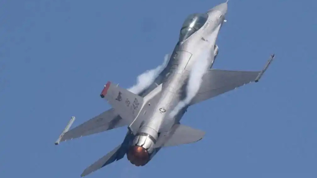 惊人消息！F-16坠毁，飞行员丧生，战争的代价到底有多大？