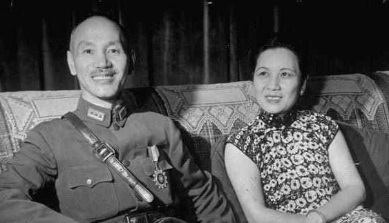 1929年，31岁的宋美龄意外怀孕，蒋介石既欣喜又担忧。



盛夏时节，三十一