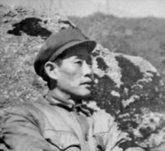 部队上前线，把原军长留后方，空降干部接替没打好？他要求上前线
【1952年春，川