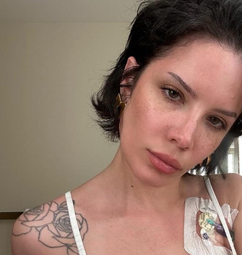Halsey（其本名为Ashley Nicolette Frangipane）于
