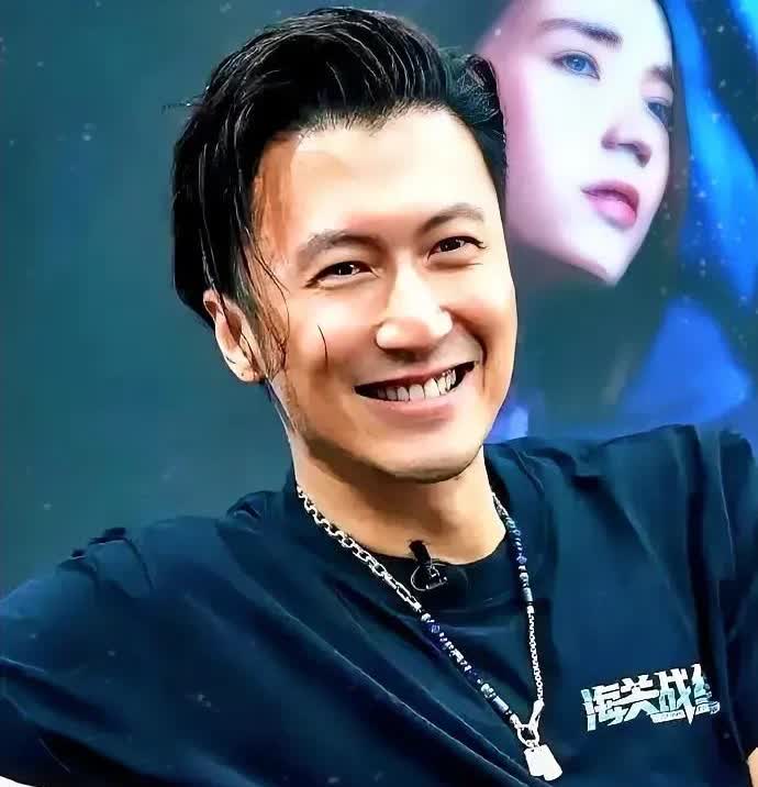 狄波拉七十大寿宴，两位“前儿媳”送礼大不同！王菲托人送翡翠手镯，尽显心意；张柏芝