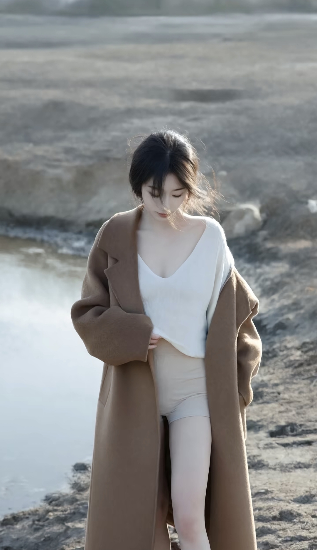 魅力女人，不会被岁月束缚，而是将时光化作绽放美丽的养分。