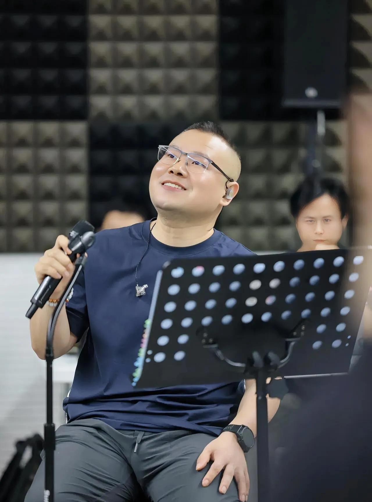 如果我是岳云鹏，
我也愿意出来开演唱会！
不仅是他有粉丝，而是他身后有一个大家庭