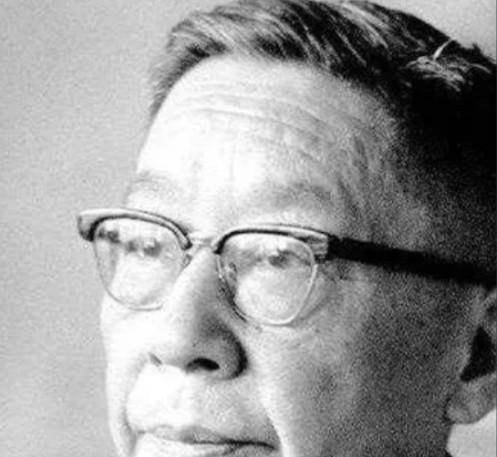 1966年8月24日，老舍投湖自尽于北京西城太平湖，在投湖自尽前，他特别舍不得自