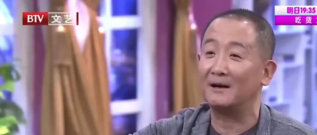 演员梁天说：“有次我们去外地演出，那边的老板就请我和谢园、蔡明、英达吃饭，吃着吃