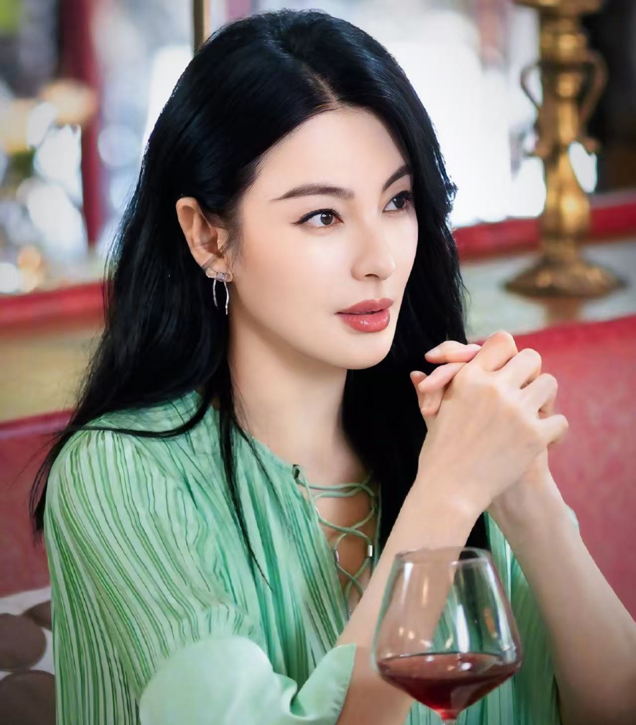 电视剧《绽放的许开心》开播，能成爆款吗？
由张雨绮、韩庚主演的都市情感轻喜剧《绽