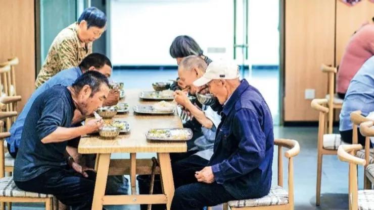 别让“靠老欺老”侵蚀“老龄社会”