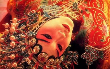 1992年7月，《霸王别姬》终于完成拍摄，到了剪辑环节。没想到陈凯歌导演听了张国