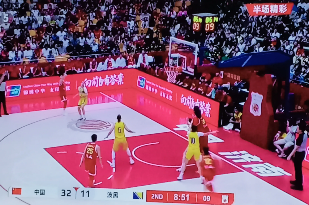 中国女篮系列热身赛今天（6月18日）进行第三场比赛，今晚在西安体育馆展开

19