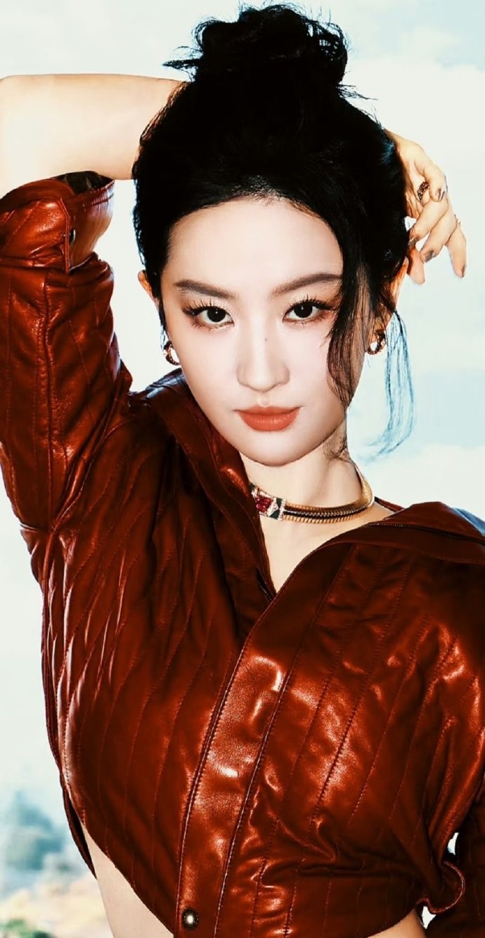 刘亦菲才是真的大女主，这个地位真的杠杠的。 