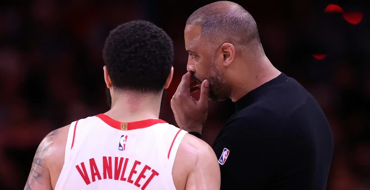 乌杜卡被凯尔特人炒掉的深层原因是杜兰特，而火箭队管理层看起来比绿军差多了。
很