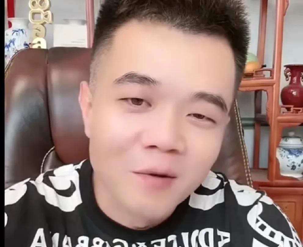 小胖：老葛8月18号808开业接818用户回家！
             8月