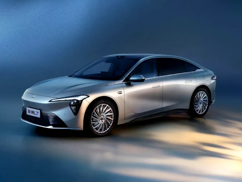 别克至境L7这个大轿车有点意思
车长5米、轴距3米，标准的中大型行政轿车
设计不