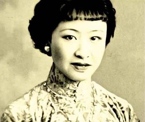 1955年，章士钊在北京菜市场闲逛，看到一卖烟卷的妇女，大吃一惊，连夜给毛主席写