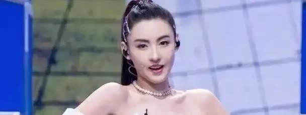 为啥大家对张柏芝和陈德容在《乘风破浪的姐姐》里的态度差这么多？

其实两人都