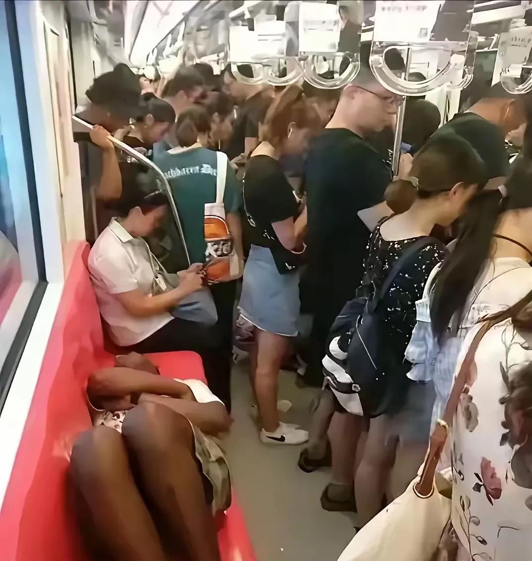 这个留学生被宠坏了，
好霸道！
