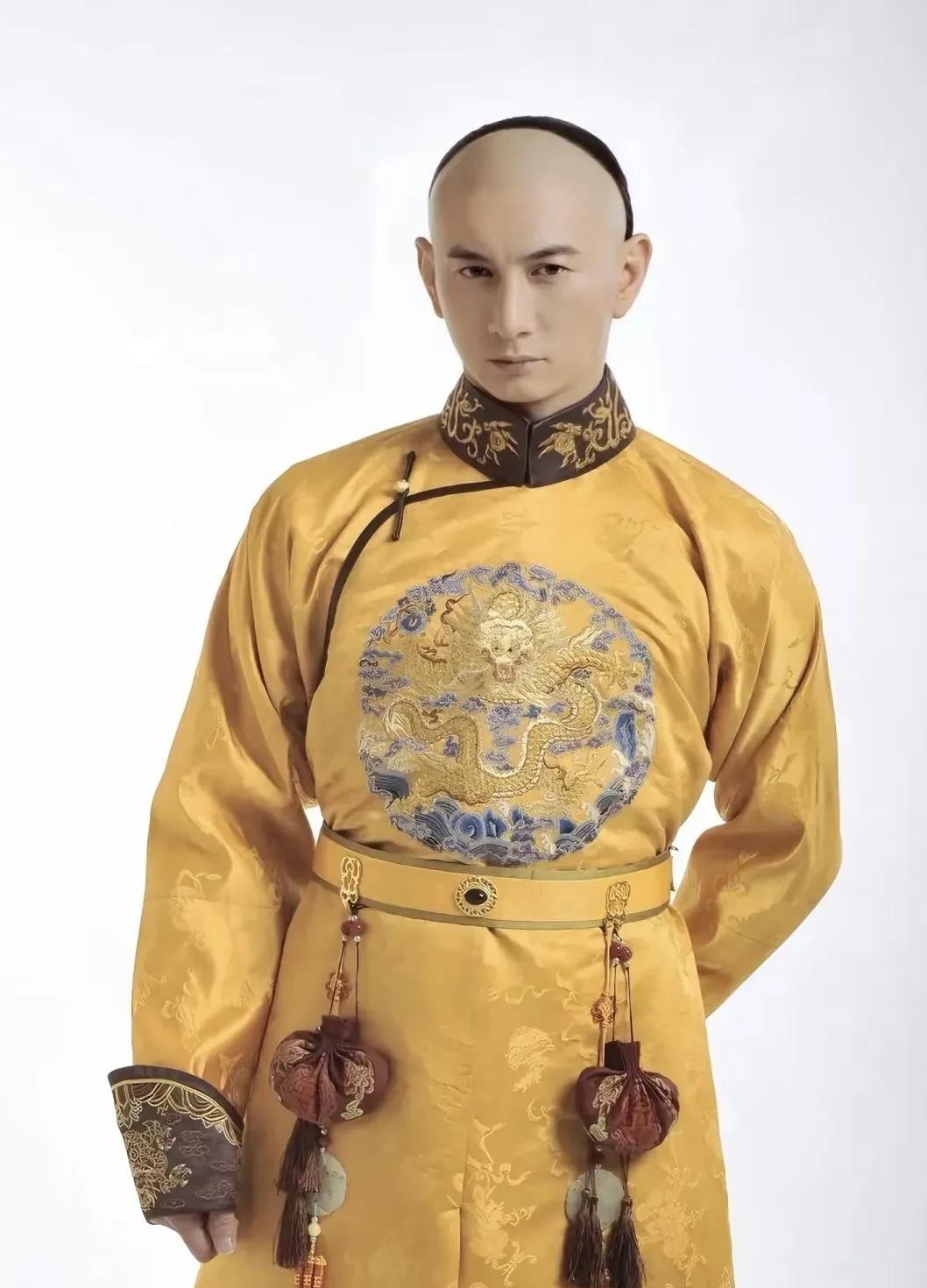 说四爷爱若曦，我觉得快别糟践爱了，因为爱是李治那种哪怕是老爹的妾，也要接回宫，扶