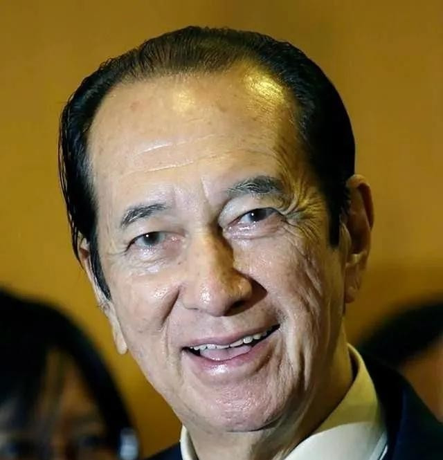 赌王何鸿燊曾遭枪击











天哪！你敢相信吗？堂堂赌王何鸿燊竟然被