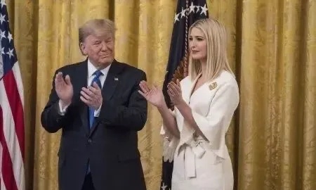 特朗普任期今天满半年，一大早他发文表示：一年前，我们的国家几乎死亡，几乎看不到任