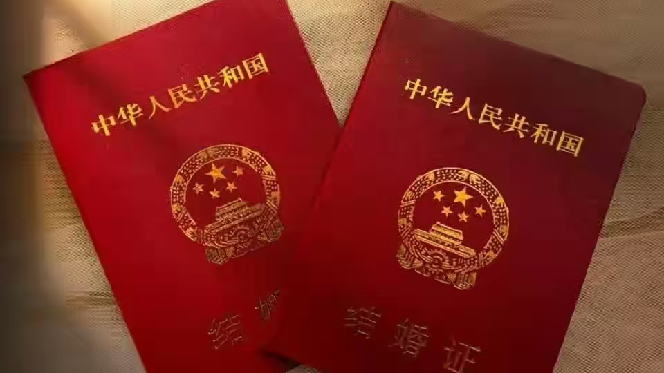 补证时被告知“已离婚十年”！这对夫妻的经历，比狗血剧还离谱
