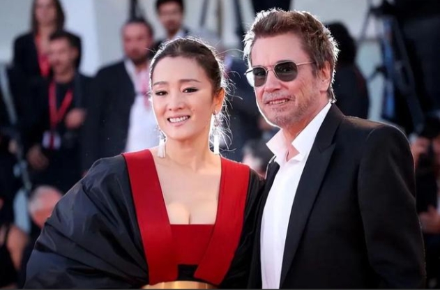 2018年，70岁的米歇尔拿着5个亿向52岁的巩俐求婚。巩俐却说：“我差的不是钱
