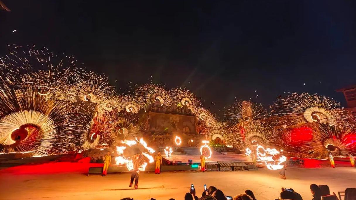 打铁花映亮夜经济：晋城司徒小镇游玩攻略