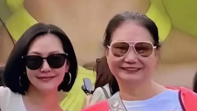 大s逝世后具俊晔成了s家的香饽饽，小s和s妈都要哄着他，原因虽然简单S妈怕是要失望