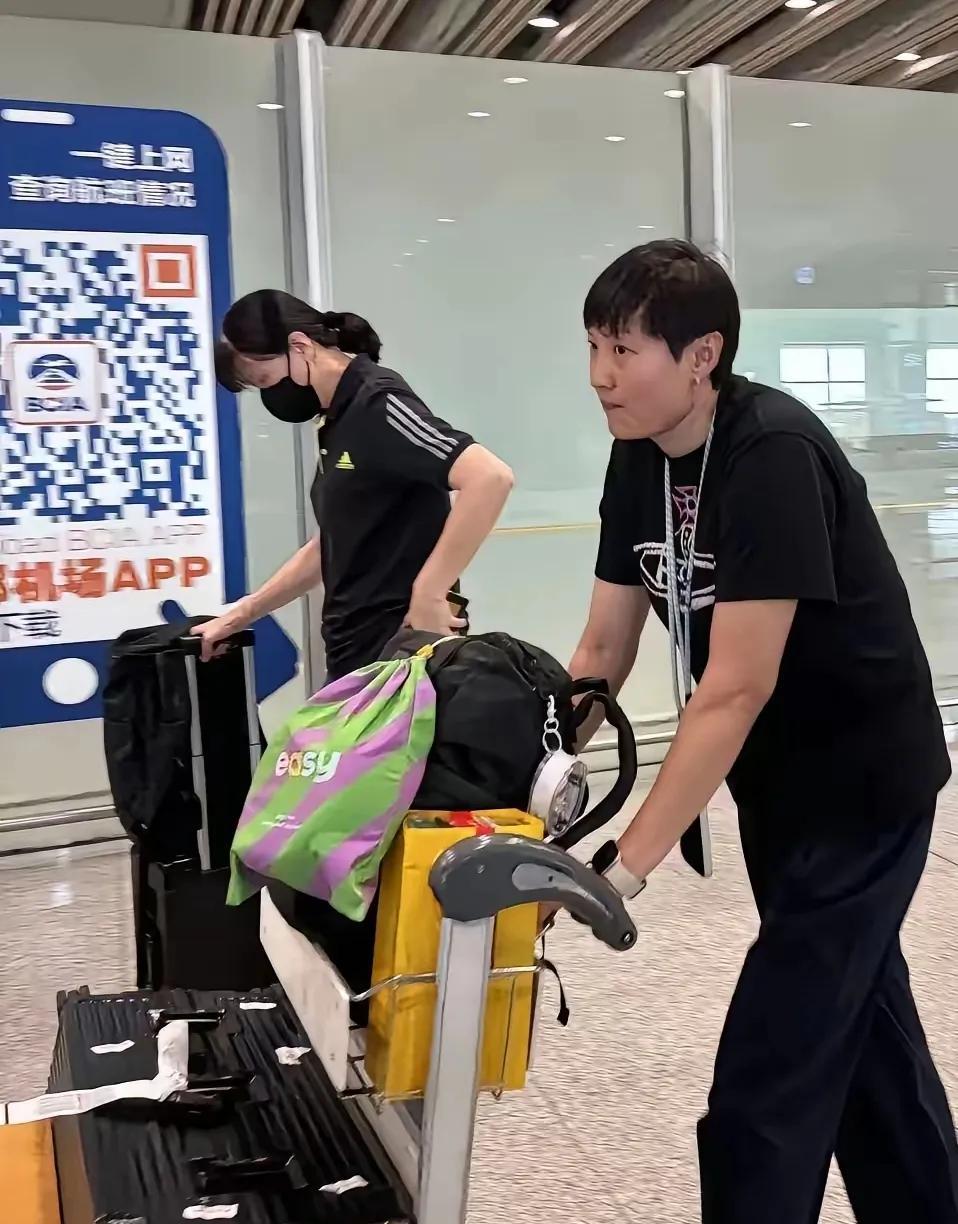 这是谁的错，中国女排前方征战世锦赛，朱婷、袁心玥却闲来无事！
女排折戟而归，创世
