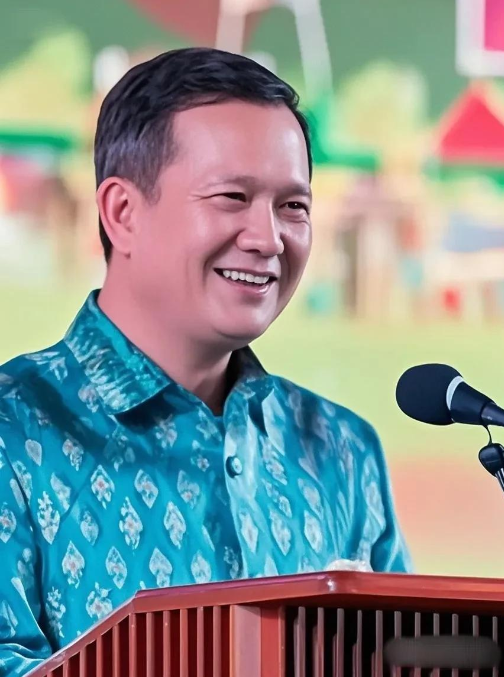 就在刚刚
柬埔寨突然宣布了

8 月 1 日柬埔寨副首相孙占托官宣，国家航空公司