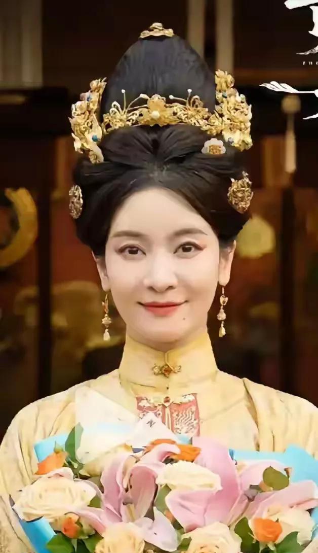 李晟的长相其实挺没路人缘的，尤其下巴那颗痣特别出戏。
记得她当年拍《还珠》小燕子