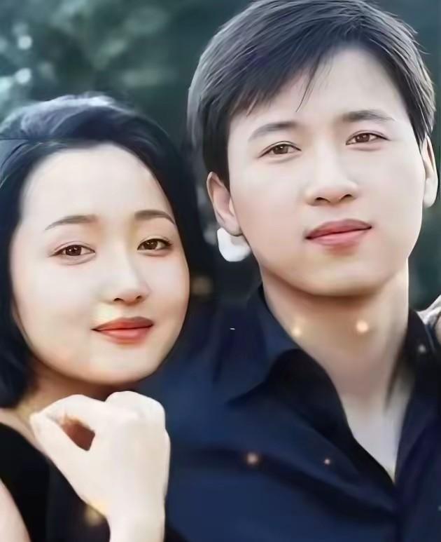 怪不得杨钰莹对赖文峰当初很有感情，赖文峰竟然也是一枚小帅哥。两个人看起来很养眼，